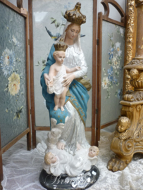 Antiek beeld Maria met kind en Engelen "Notre Dame des Victoires", Frankrijk, ca 1900 (zilverkleurig onderkleed)