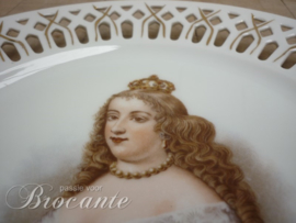 Porselein bord in ajour met afbeelding van Marie Therese