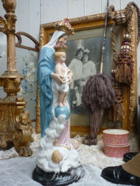 Antiek beeld Maria met kind en Engelen "Notre Dame des Victoires", Frankrijk, ca 1900 (rose onderkleed)