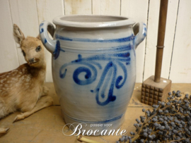 Oude brocante bewaarpot (smoutpot) in grès aardewerk, blauw grijs