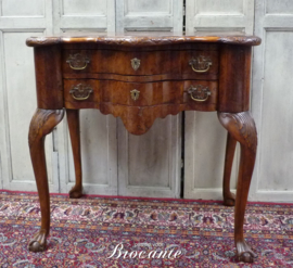 Zeer mooie antieke Queen Anne walnut lowboy