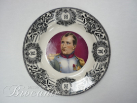 Antiek polychroom bord met portret van Napoleon Bonaparte