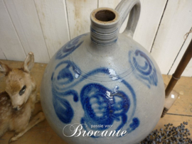 Brocante kruik (oliekruik) in grès aardewerk met blauwe beschildering