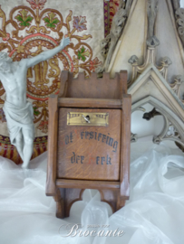 Antieke originele offerblok uit een kerk 'Tot versiering der Kerk'