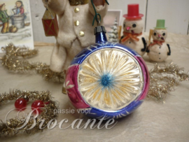 Vintage glazen kerstbal met reflex