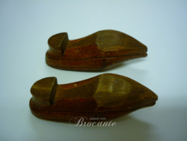 Paire de sabots miniature anciens XIXe en bois sculpté