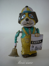 Oude blikken speelgoed (tin toy) hondje belleman met een bordje 'EXTRA'