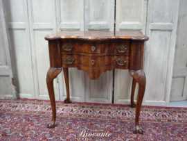 Zeer mooie antieke Queen Anne walnut lowboy