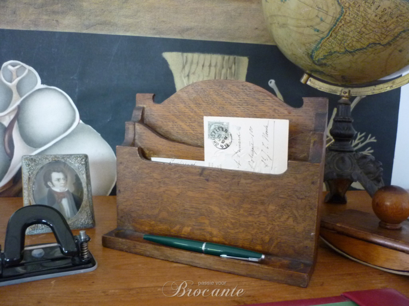 Zeer mooie brocante bureau brievenhouder met pennenbakje in eik