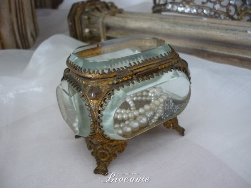 Antiek facet geslepen juwelendoosje/bruidskistje uit Frankrijk
