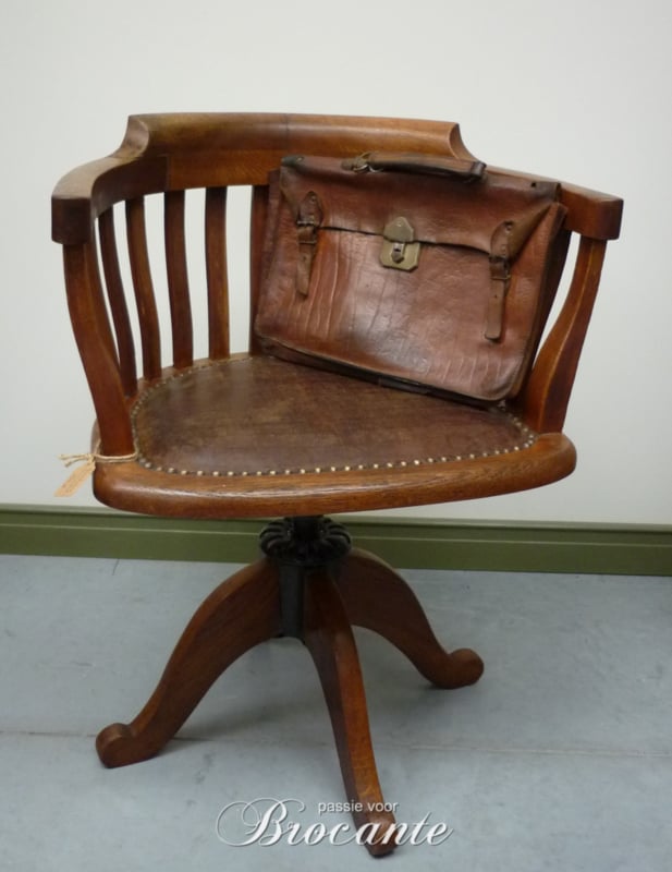Verstelbare Amerikaanse bureaustoel uit de jaren '20 | BROCANTE WEBWINKEL brocante