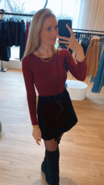 Top ronde hals bordeaux