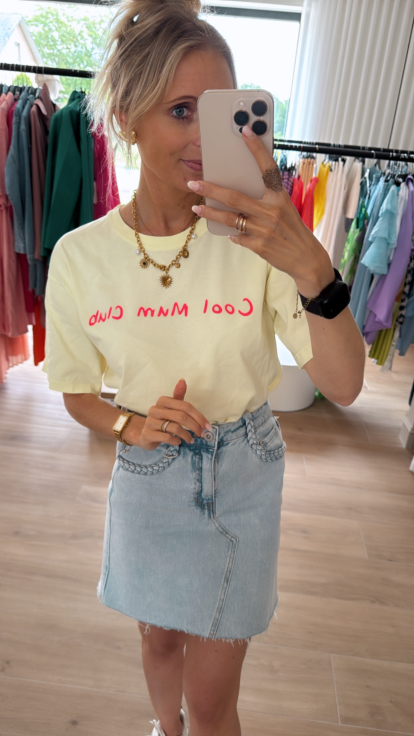 Cool mum club  geel