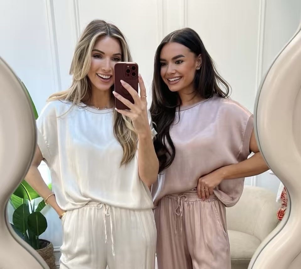Basic satin top donkerbruin