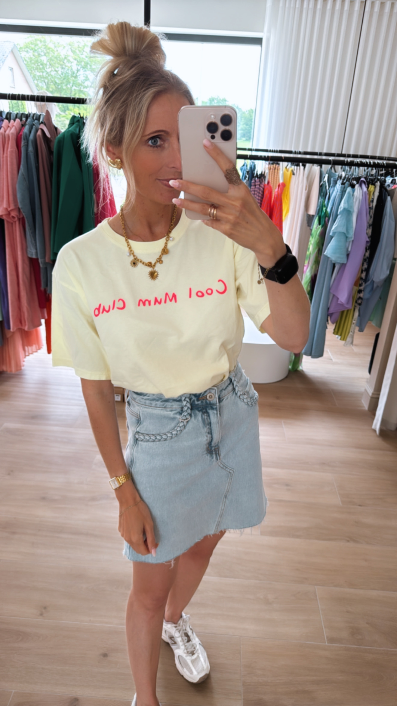 Cool mum club  geel