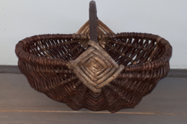 Beautiful old decorative handle basket ca 29 x 20 cm.