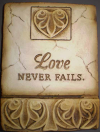 Love never fails (ca 16 x 20 cm)