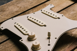 PRE-WIRED PICKGUARD 60's S-style AGED