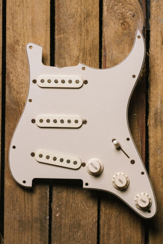 PRE-WIRED PICKGUARD 60's S-style AGED