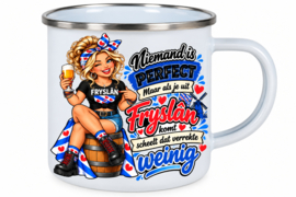 Friese emaille mok – Niemand is perfect! | vrouw
