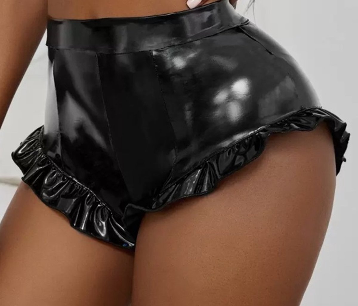 BamBella® Shorts -  Wetlook korte broek Dames - Zwart Datex mix latex en stof met franje