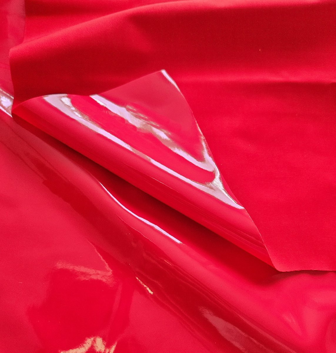 BNDGx® - Datex stof - Rood - 100cm X 145cm - Latex bovenkant - Polyester onderkantStof per meter Shiny glans wetlook