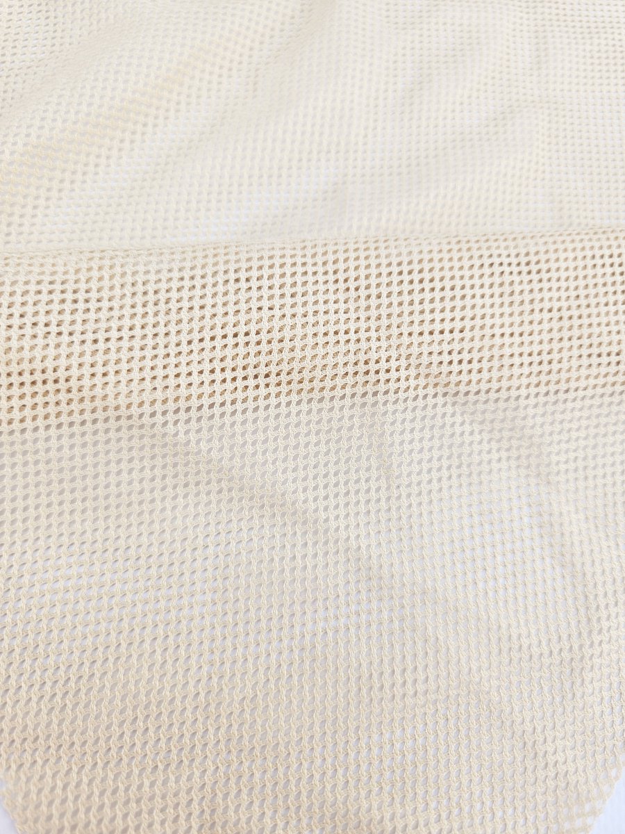 Netstof voor Haar weave - licht bruin - Hair weaving mesh rekbaar stof vlechten verbergen weft vastnaaien gaatjes stof afmeting 30 X 65
