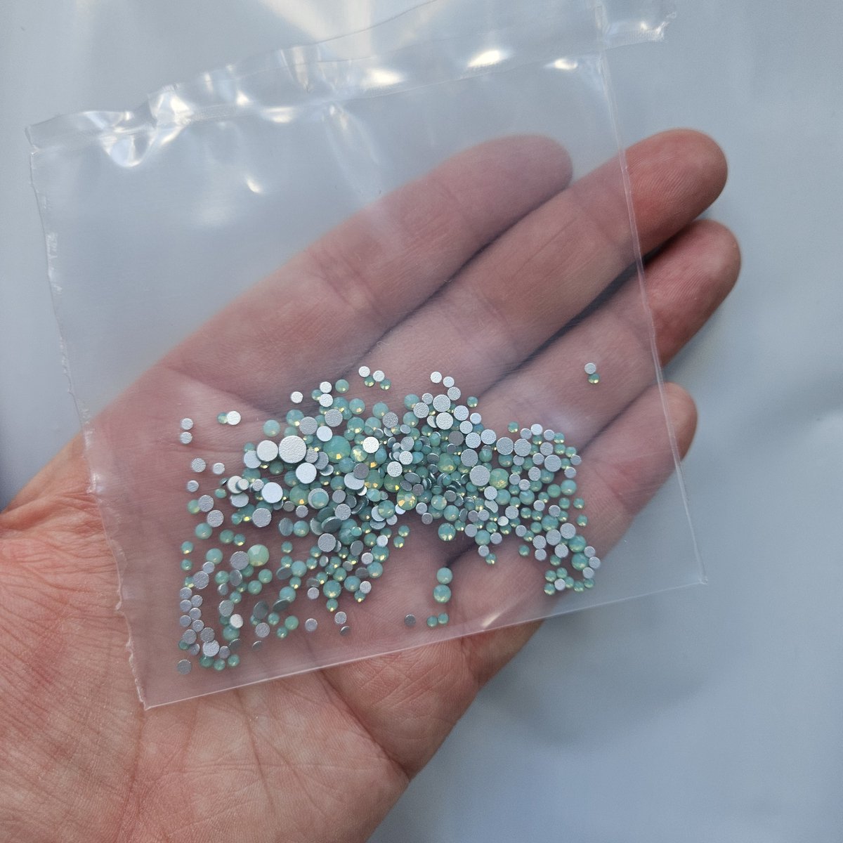 BamBella® Plak strass Steentjes - 1 zakje mix - 3mm tot 6mm - Licht groen Lime doorzichtig strass stenen glitters nail art kleding versieren