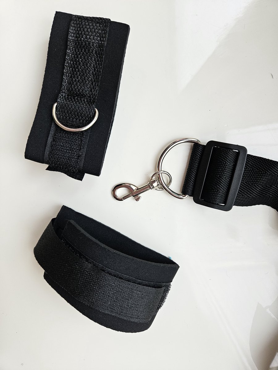 BNDGx® - Bondage restraint Set BDSM riem - Handboeien set - Seksspeeltjes voor koppels - Sex toys - zwart