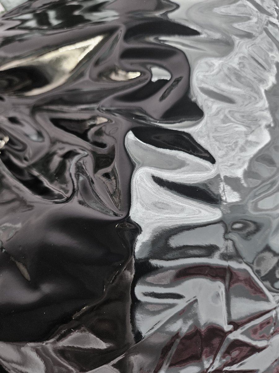 BNDGx® - Datex stof - Zwart - 100cm X 145cm - Latex bovenkant - Polyester onderkantStof per meter Shiny glans wetlook