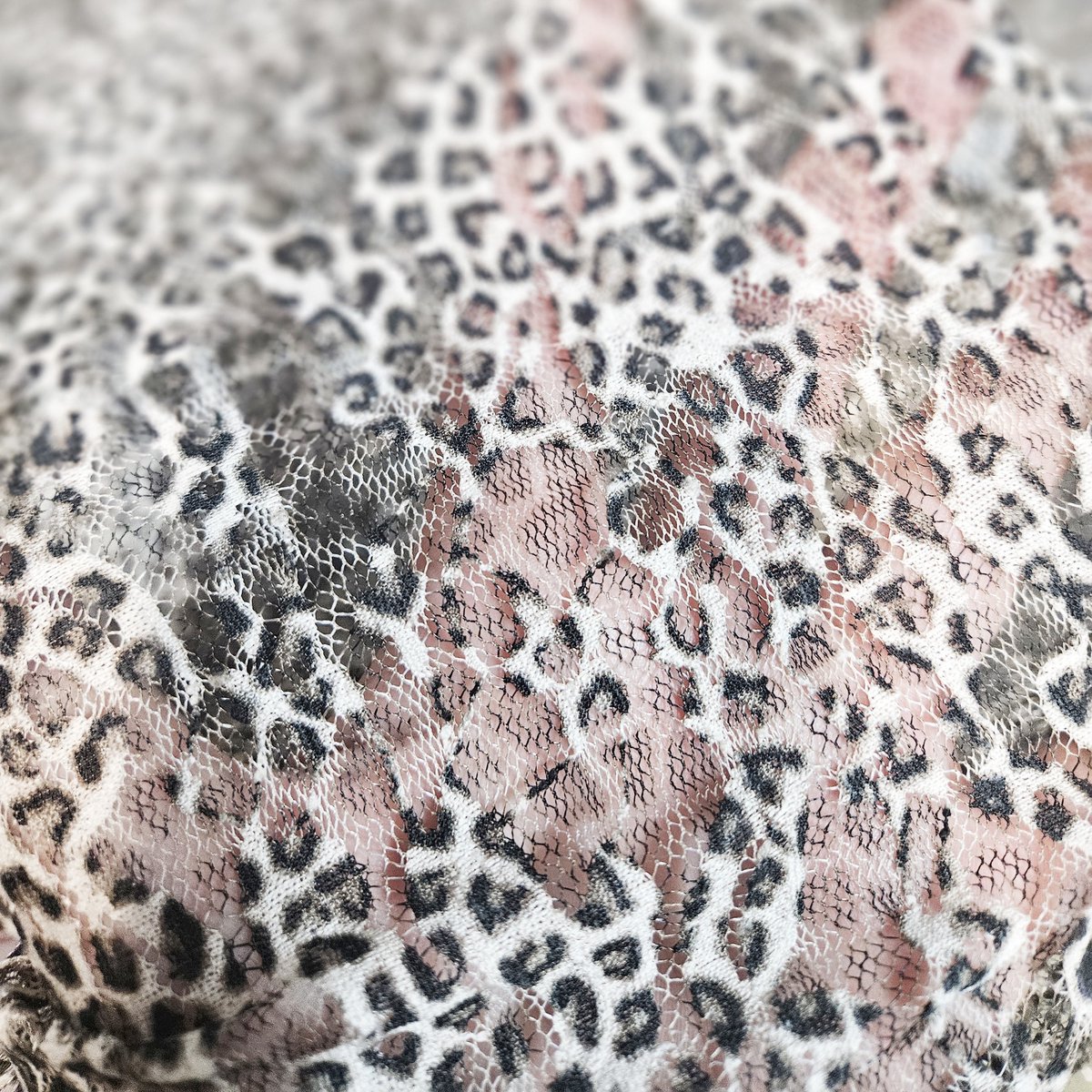 BNDGx® - Mesh kant - 1 meter - doorzichtig fijn lingerie stof gaas zacht bruin panterprint