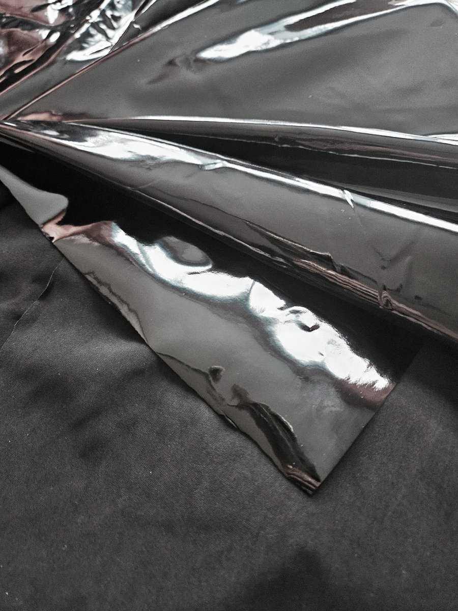 BNDGx® - Datex stof - Zwart - 100cm X 145cm - Latex bovenkant - Polyester onderkantStof per meter Shiny glans wetlook