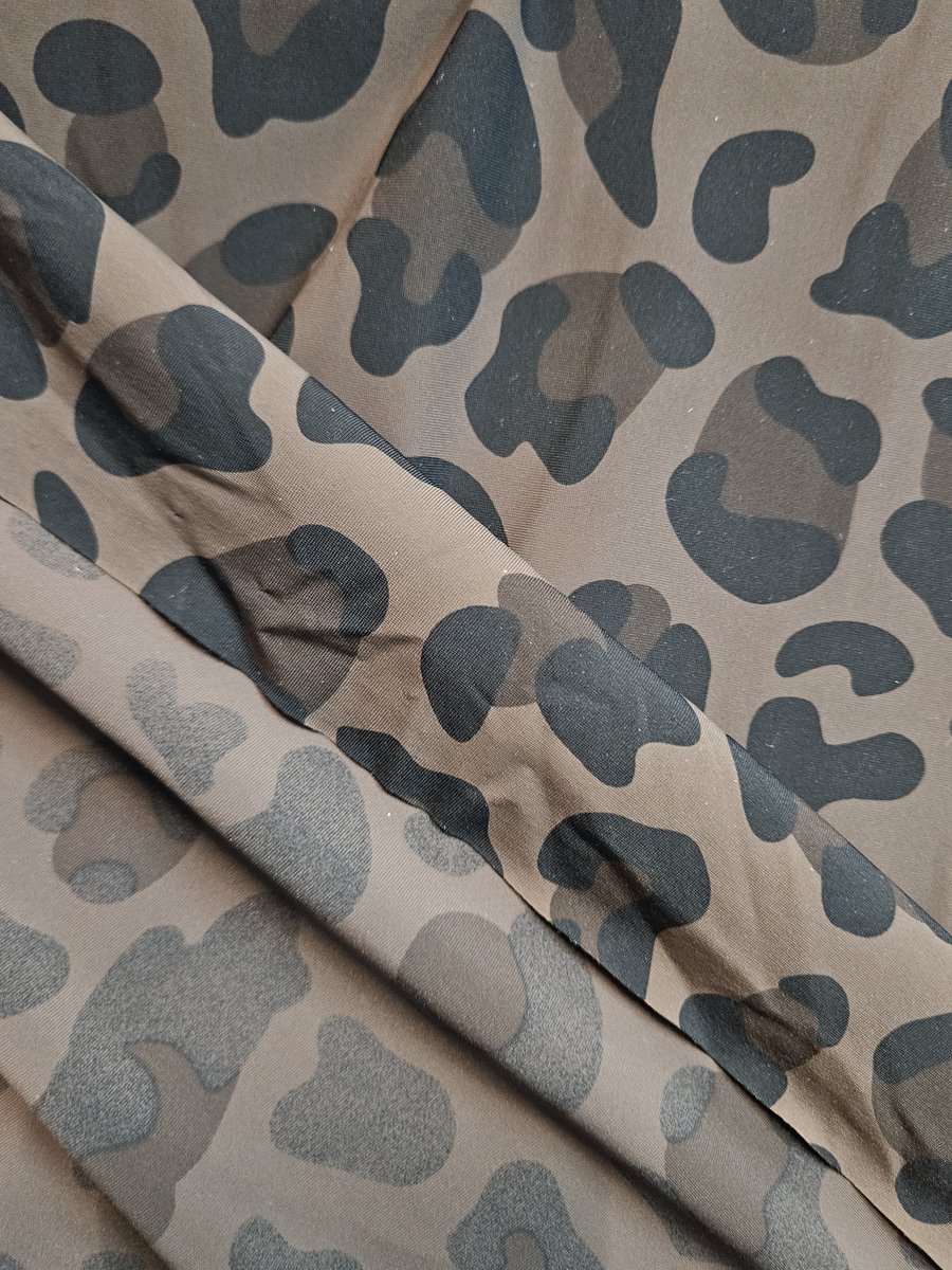 Lycra Stof - bruin - 100 cm X 140cm - 4 way stretch - rekbaar - glans dierenprint Badpakken bikini naaien tijgerprint panter