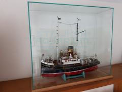 Stolp/ vitrine voor modelbouw schip