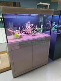 Maatwerkaquarium afgewerkt met Lacobel (gekleurd glas)
