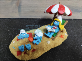 Decoratie smurfen smurfin en babysmurf op het strand