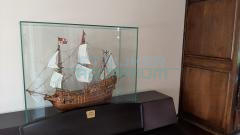 Stolp/ vitrine voor modelbouw schip