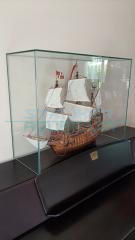 Stolp/ vitrine voor modelbouw schip