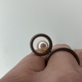 Ring/Pendant  'Eight' pearl