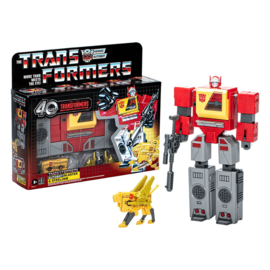 PRE-ORDER The Transformers Retro G1 Action Figure Autobot Blaster & Steeljaw