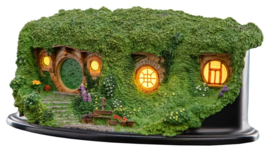 (Pre-order) The Lord of the Rings Environment Hobbit Hole - Bag End - Illuminated Edition 7 cm