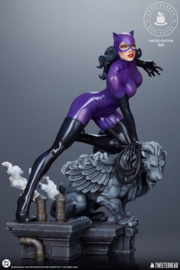 (Pre-order) DC Comics Maquette 1/6 Catwoman (Purple Edition) 35 cm