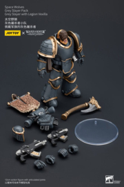 PRE-ORDER Warhammer The Horus Heresy Action Figure 1/18 Space Wolves Grey Slayer Pack Grey Slayer With Legion Vexilla 12 cm