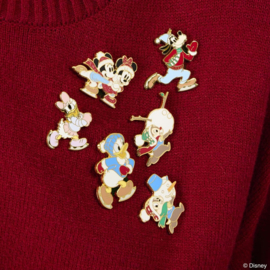 (Pre-order) Mickey & Friends by Loungefly Enamel Pins Winter Activities Blind Display (12)