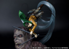 PRE-ORDER Attack on Titan PVC Statue 1/7 Levi vs Beast Titan Ver. 28 cm