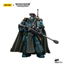 (Pre-order) Warhammer The Horus Heresy Action Figure Alpha Legion Exodus The One who is Many With Sniper Rifle And Power Dagger 20 cm