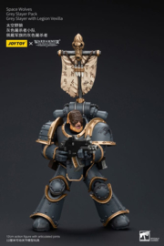 PRE-ORDER Warhammer The Horus Heresy Action Figure 1/18 Space Wolves Grey Slayer Pack Grey Slayer With Legion Vexilla 12 cm