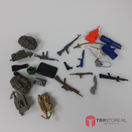 Lot with weapons and accessories