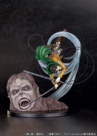 PRE-ORDER Attack on Titan PVC Statue 1/7 Levi vs Beast Titan Ver. 28 cm