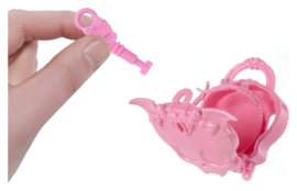 Monster High Skulltimate Secrets Doll  Destination: Gore-geous Oasis - Draculaura